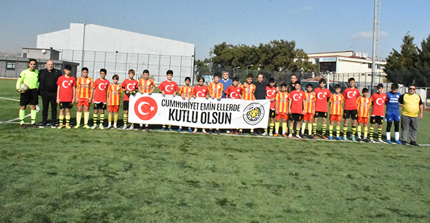 Yer gök kırmızı beyaz