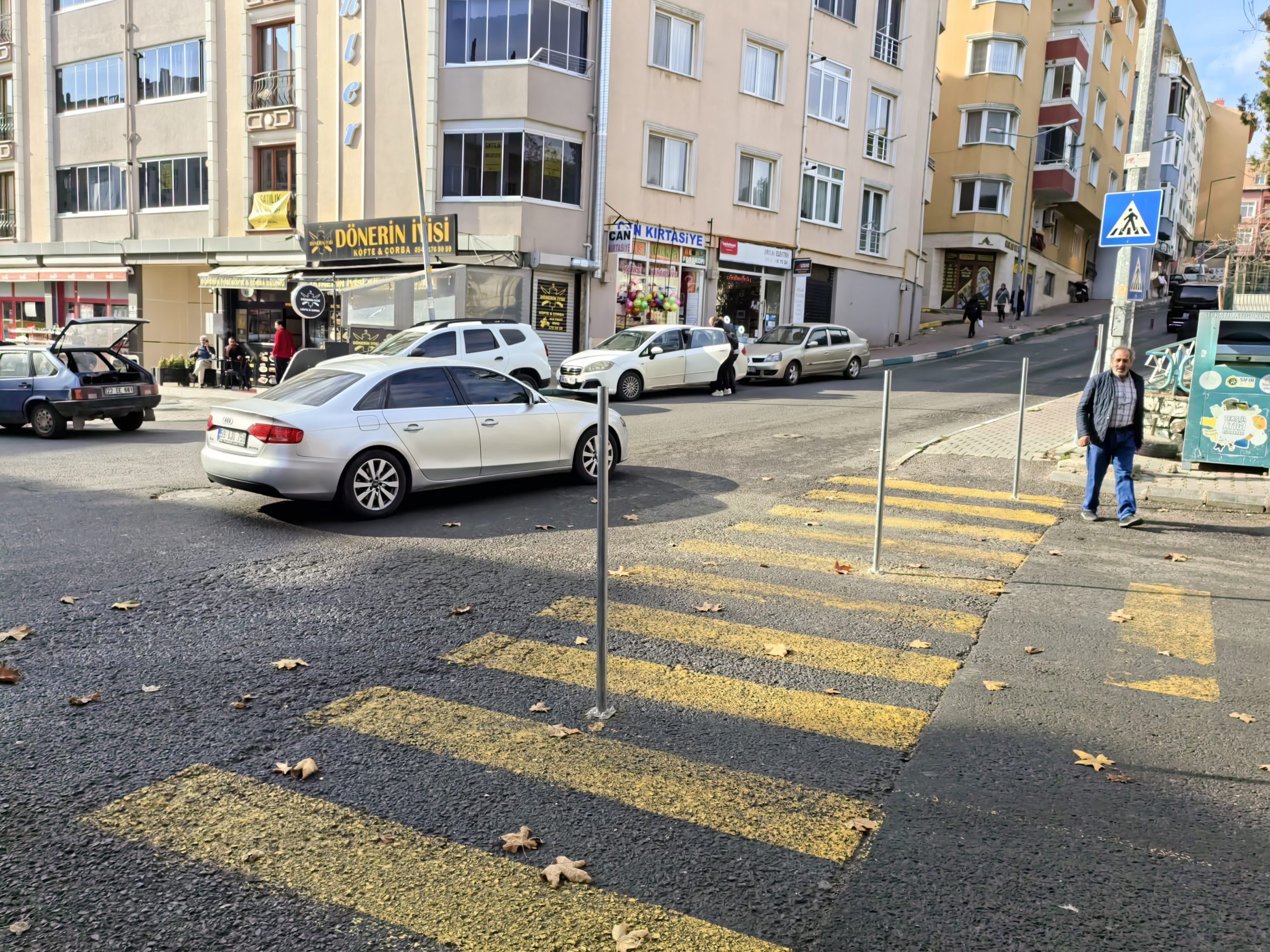 VATANDAŞ YOL KAPATTI