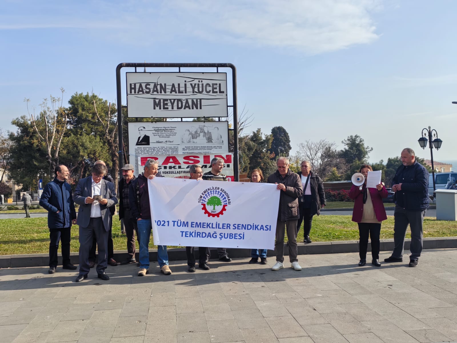 Emekliler, sendikaya destek vermedi