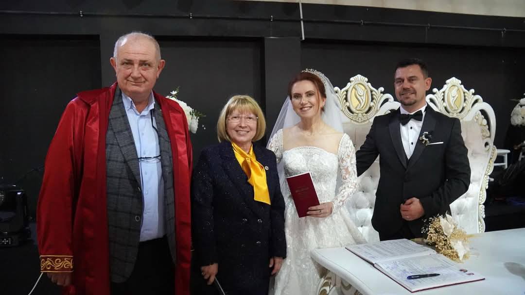 Berrin Başol dünyaevine girdi.
