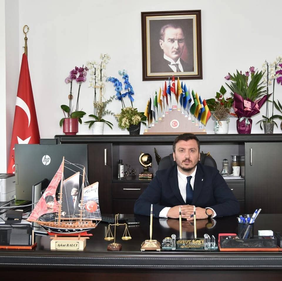 Başarılı genel sekretere nazar değdi