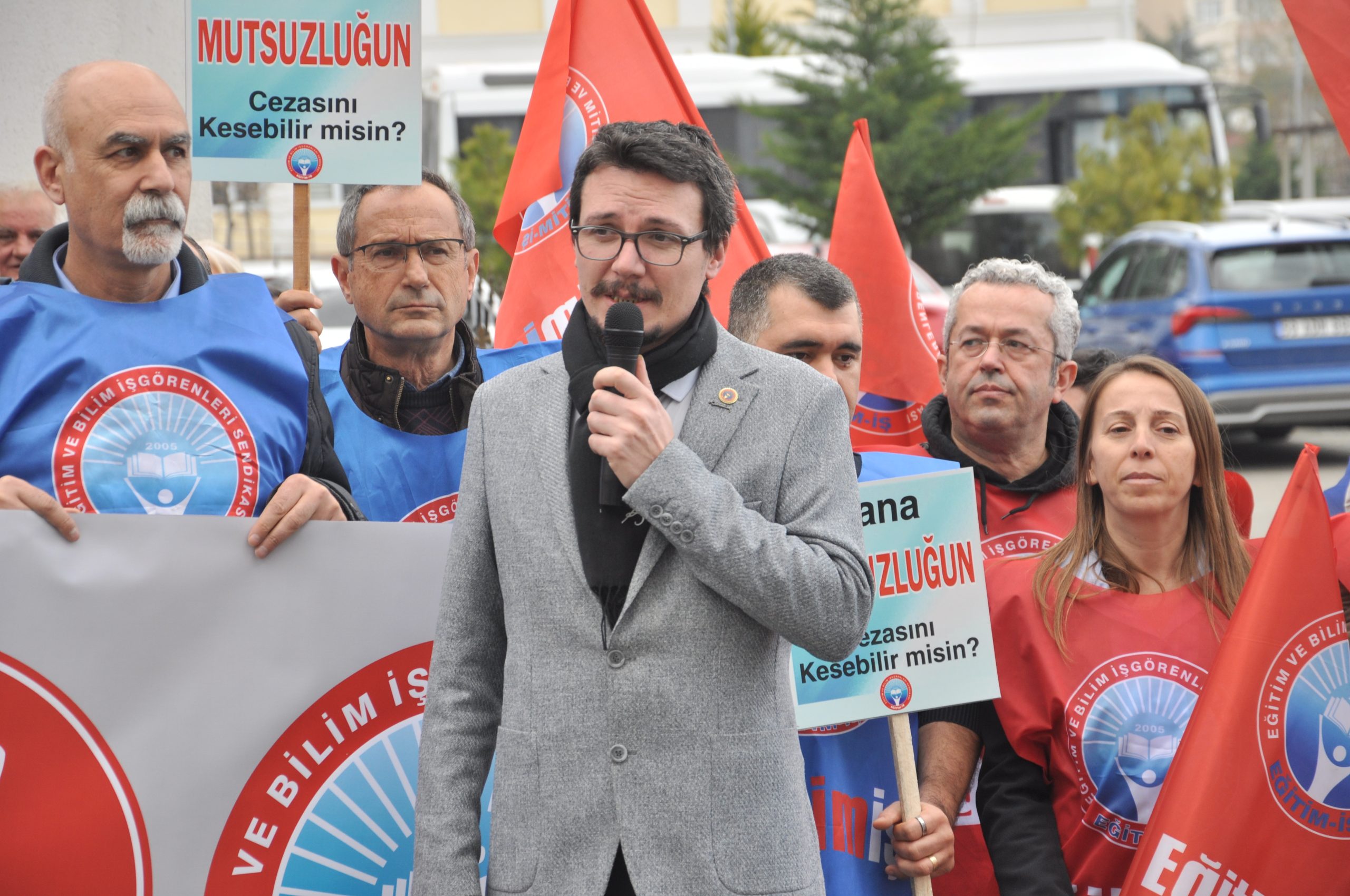 EĞİTİMCİLER EŞİTLİK İSTİYOR