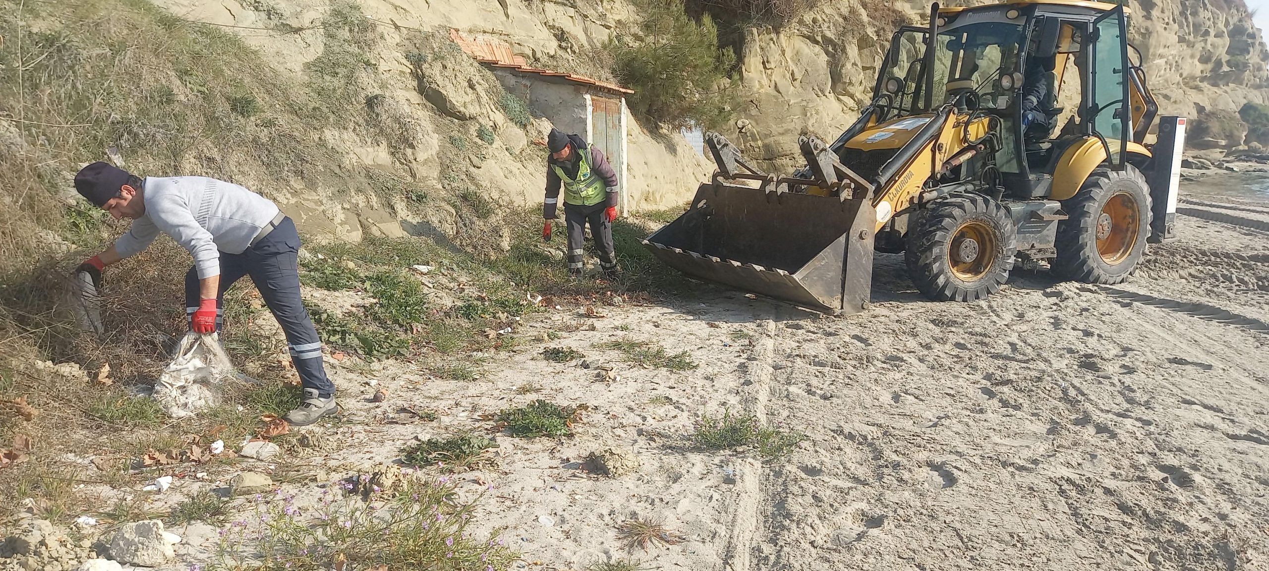 Plajlar kışın da temizleniyor