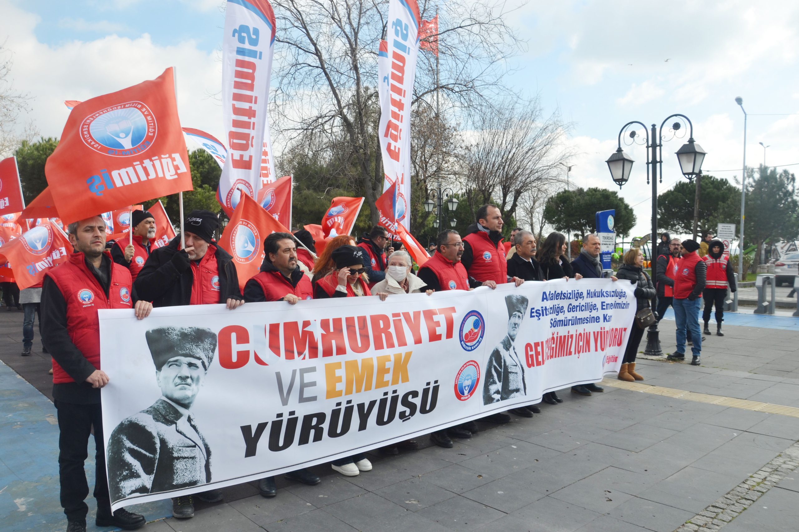 Cumhuriyet ve Emek Yürüyüşü Başladı
