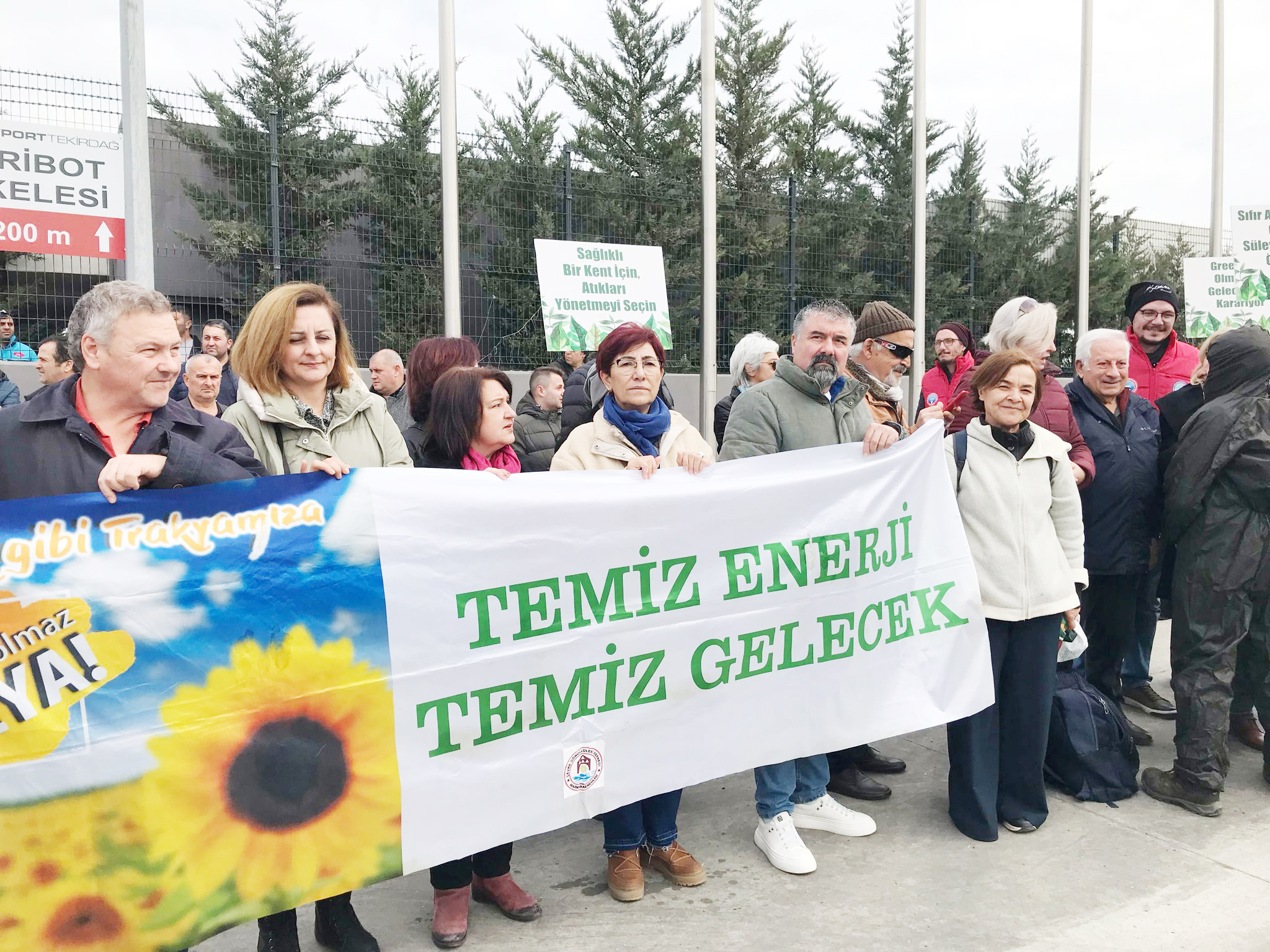 Liman bir kez daha protesto edildi