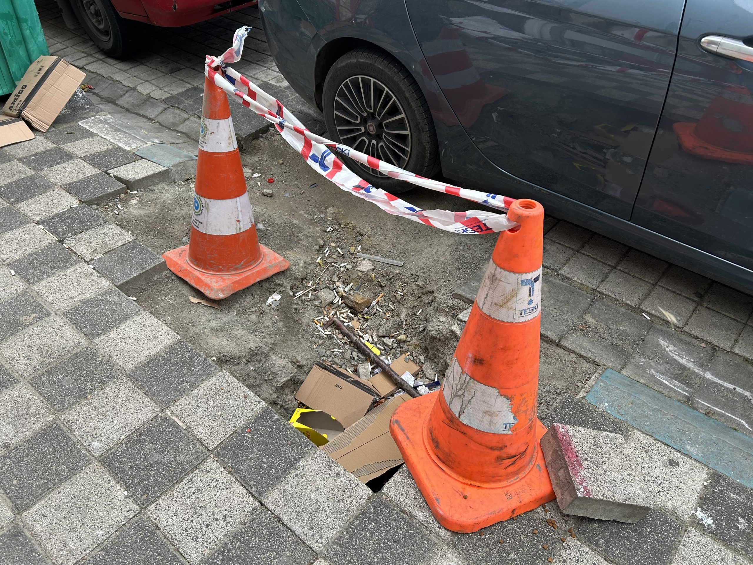 Belediye açtığı çukuru kapatmayı unuttu