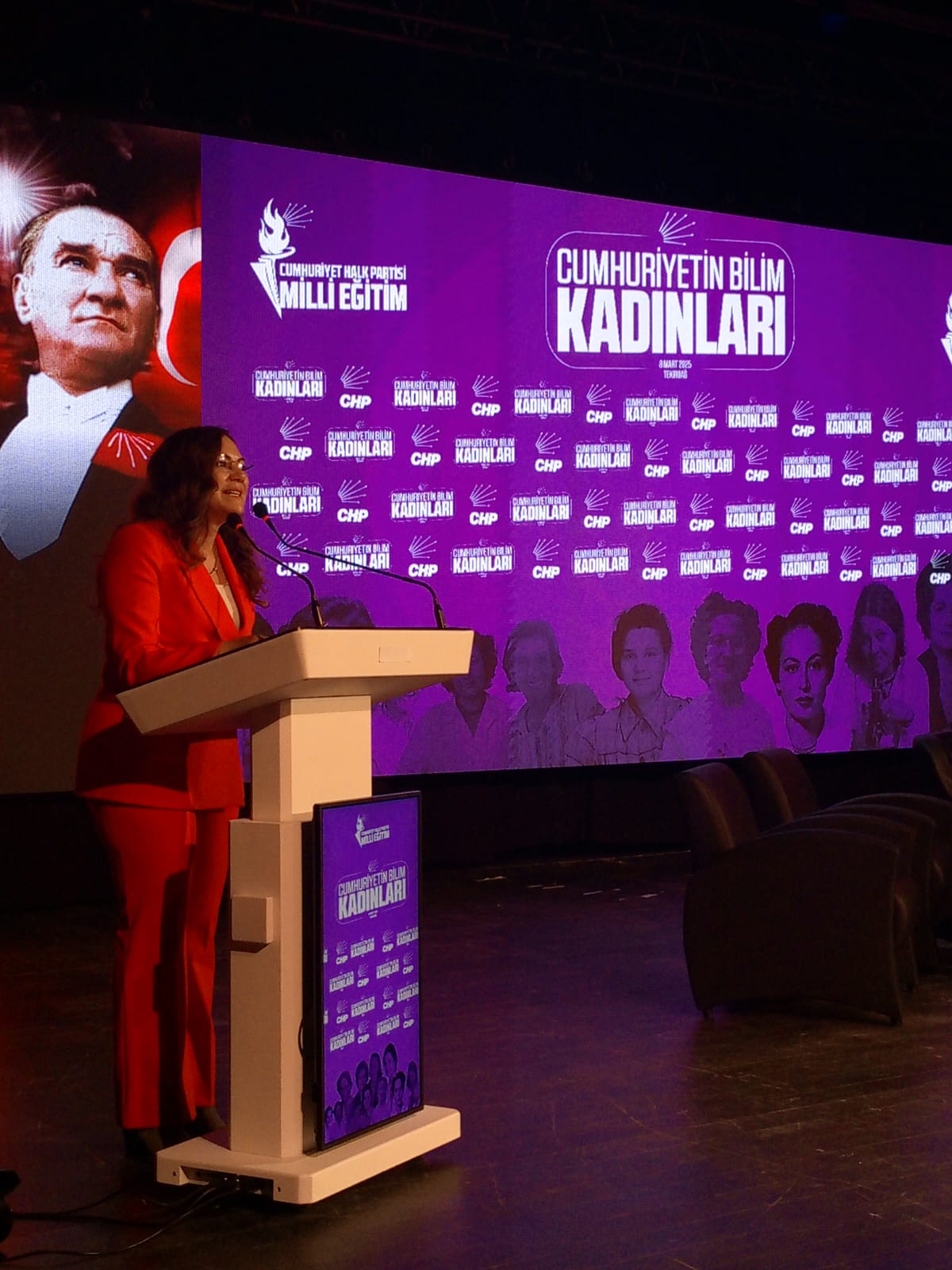 Cumhuriyet kadınlara haklarını kazandırdı