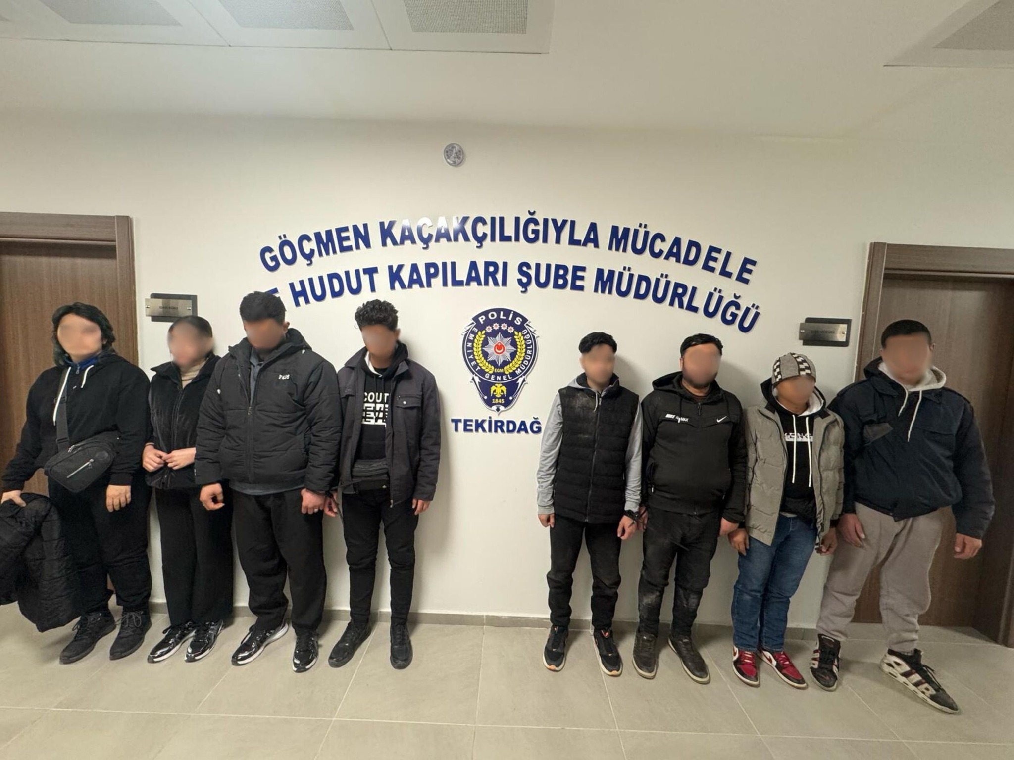 8 kaçak göçmen yakalandı