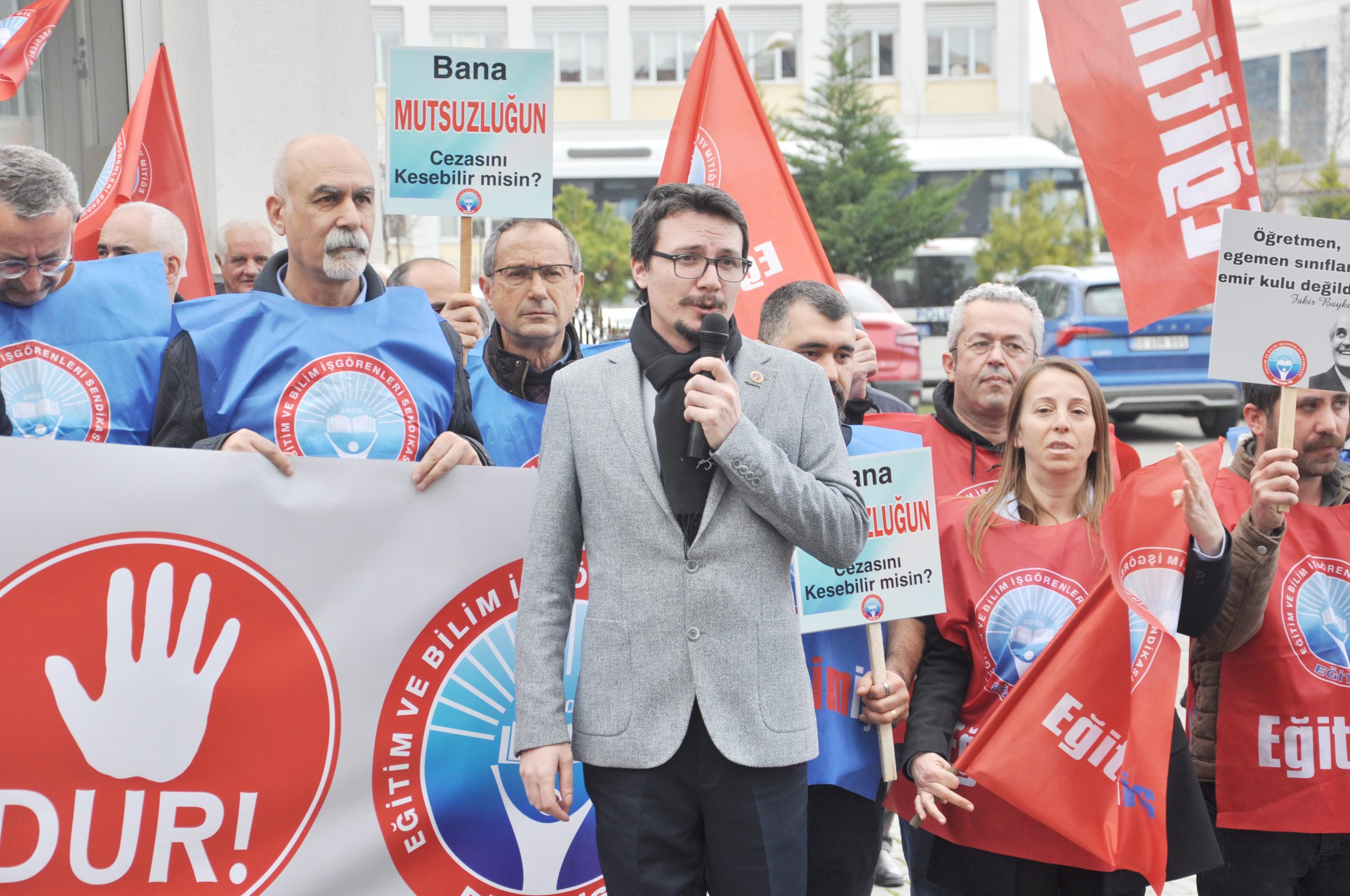 “Demokrasiye sahip çıkmalıyız”