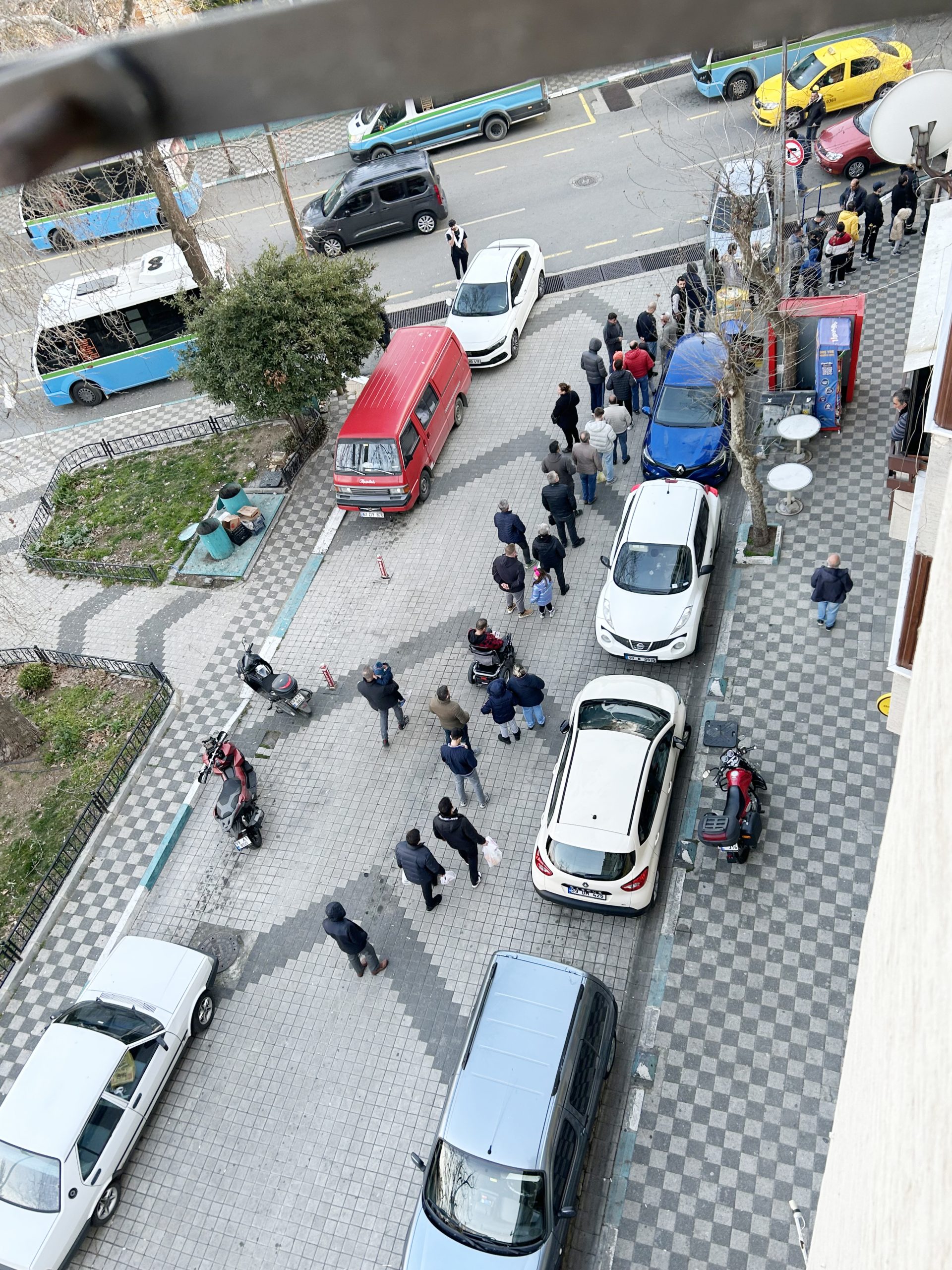 Pide kuyruğu uzadıkça uzadı