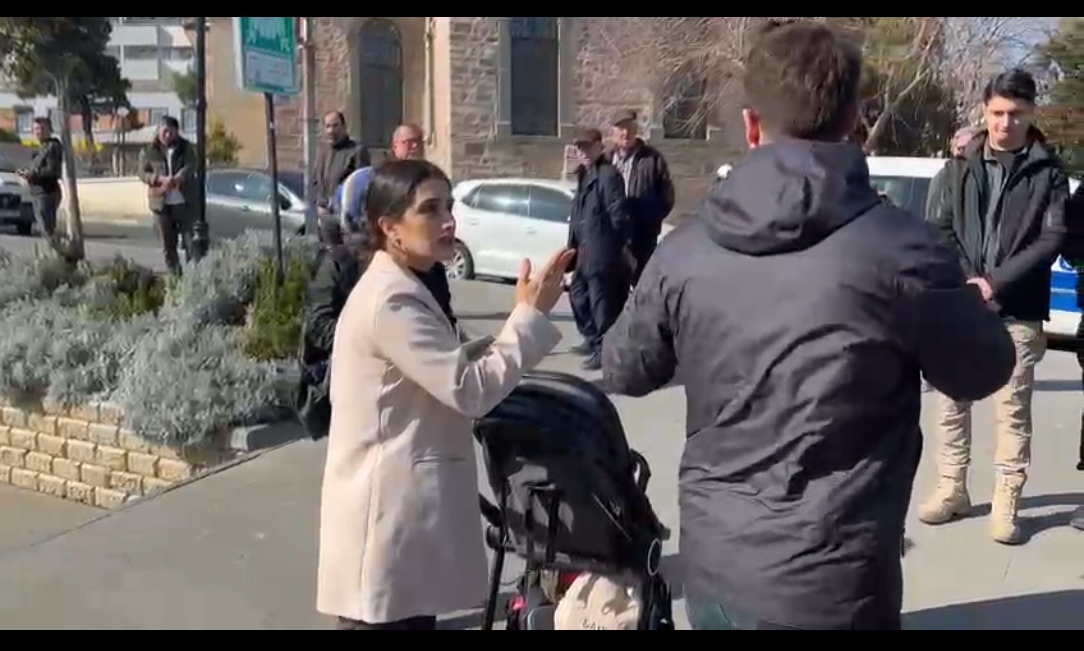 Kadınlar Polisle Bakın Neden Tartıştı!