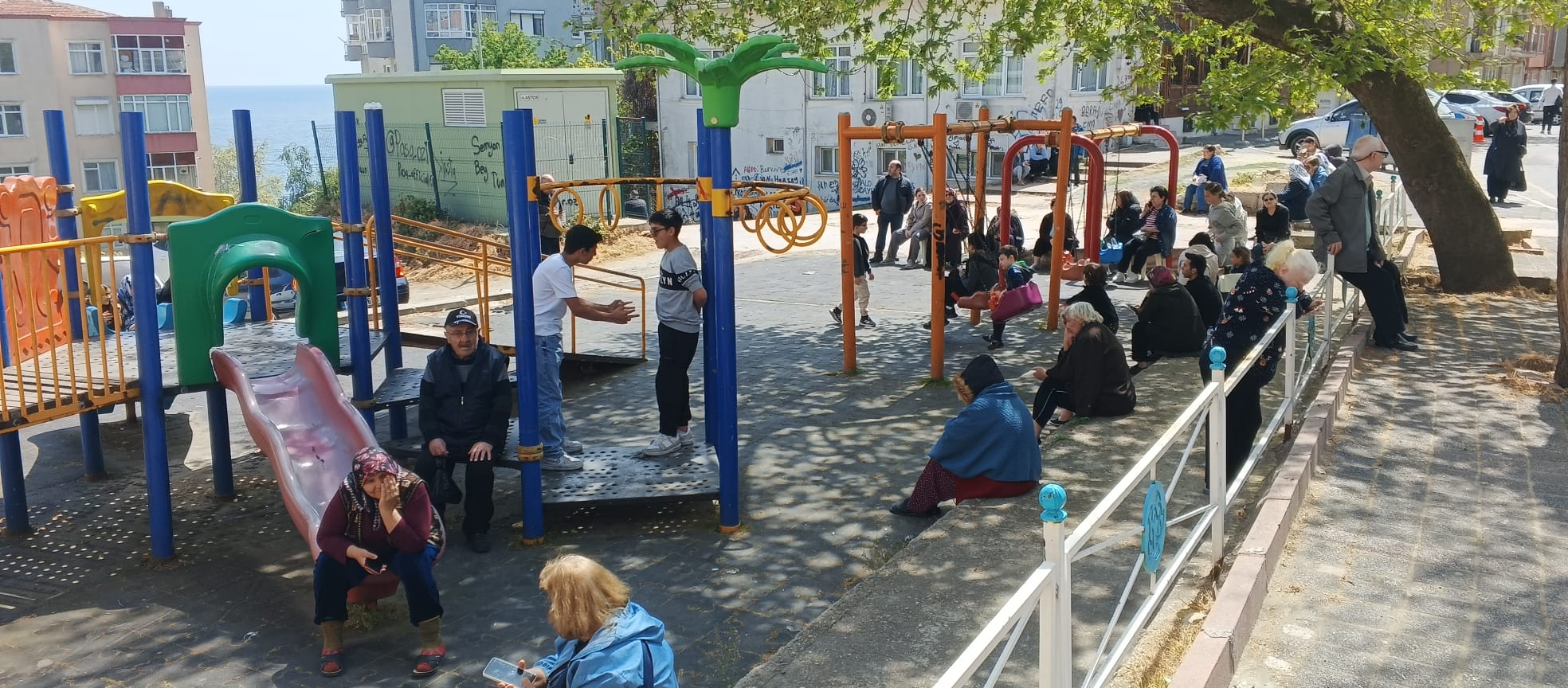 Vatandaşlar sokağa döküldü