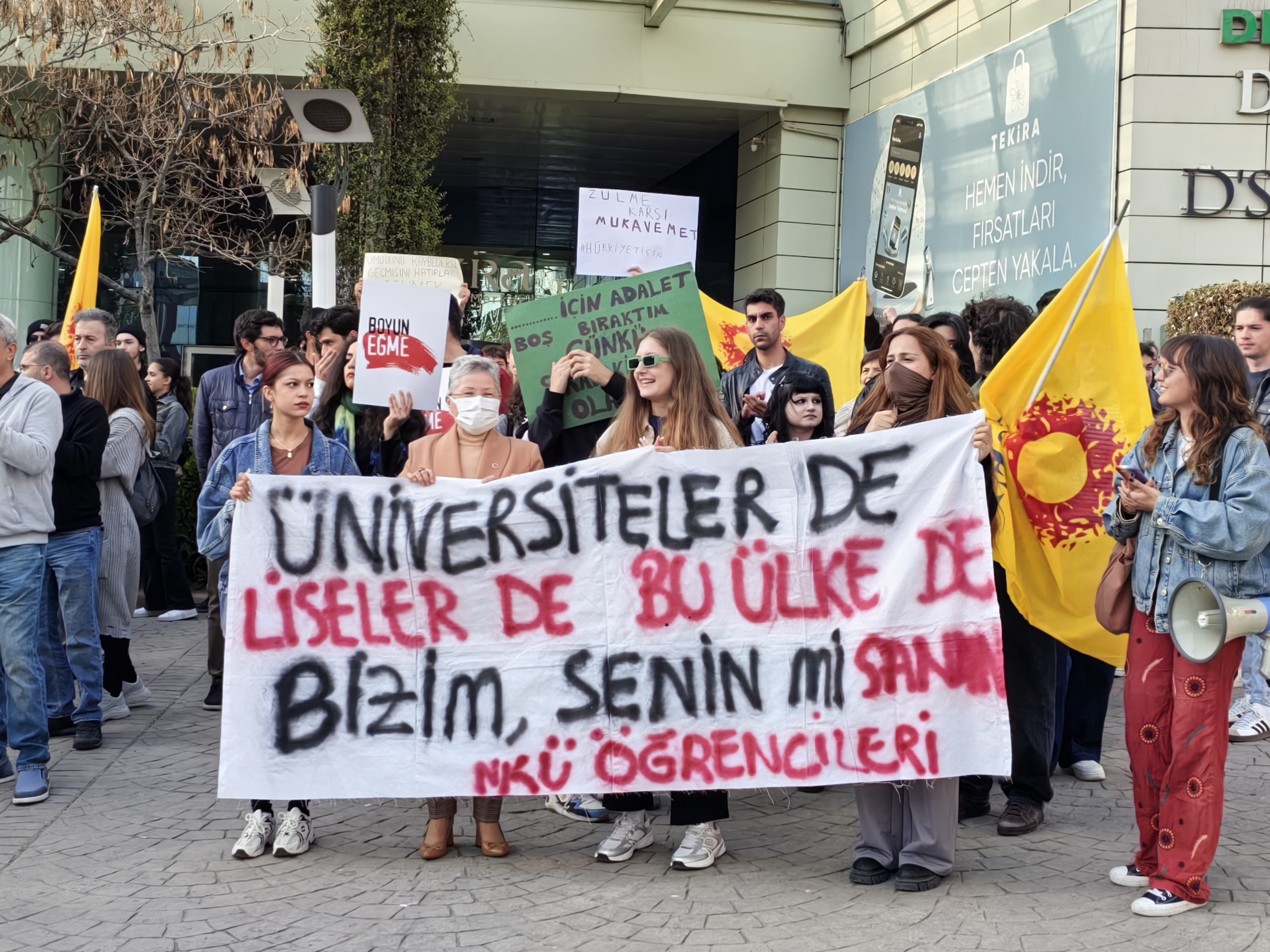 Öğrenciler seslerini yükseltti
