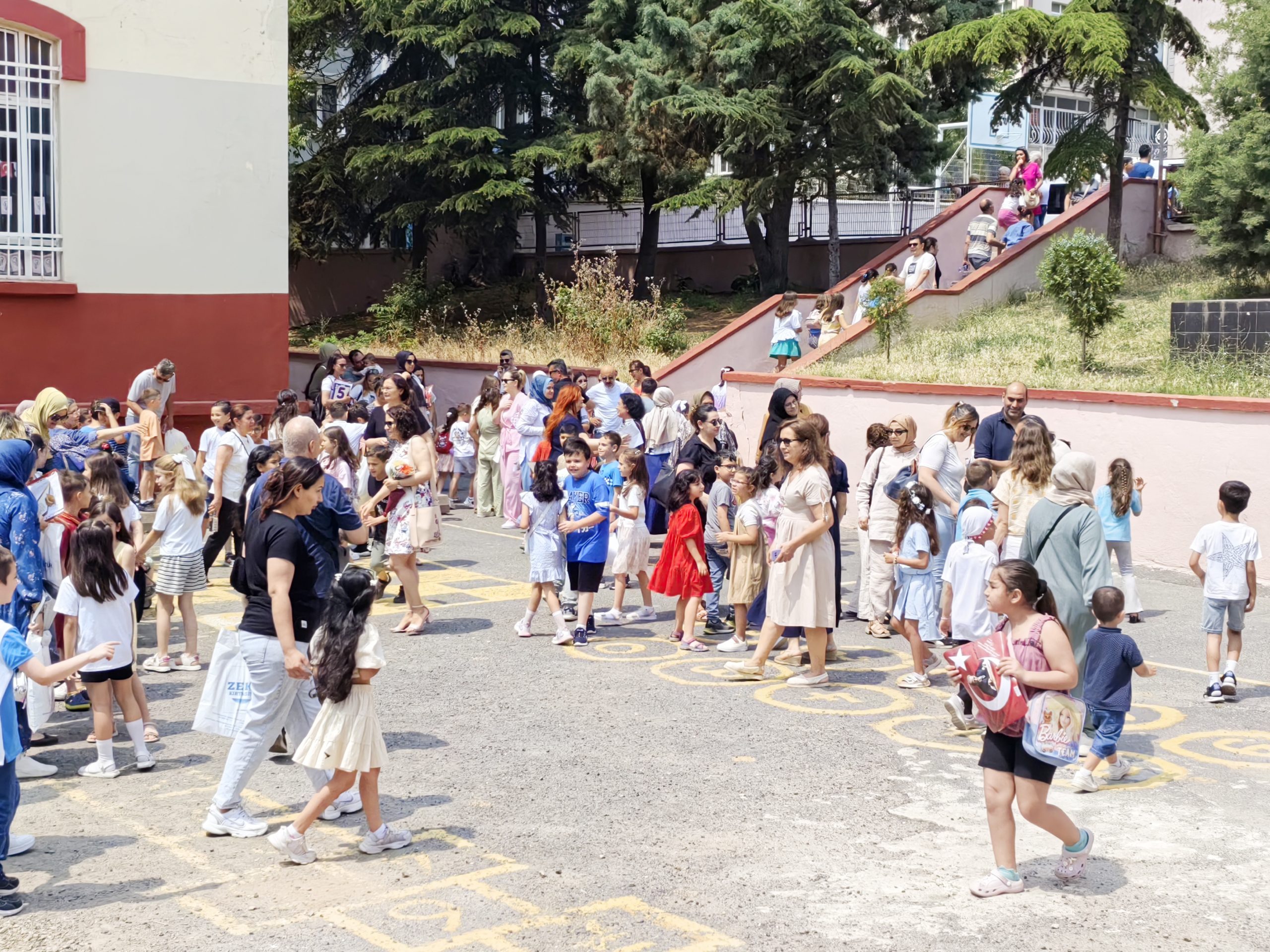212.508 öğrenci karne aldı