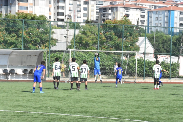 Akçeşmespor, farklı kazandı