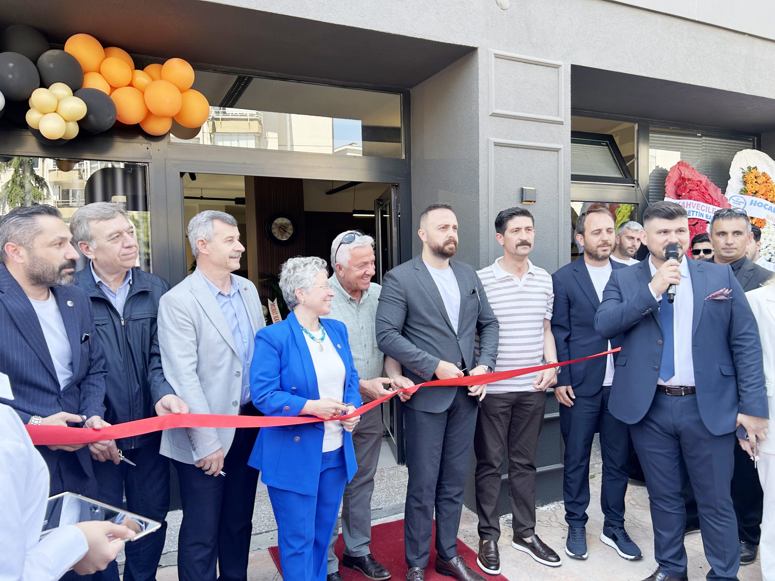 Delux Gayrimenkul’den yeni ofis