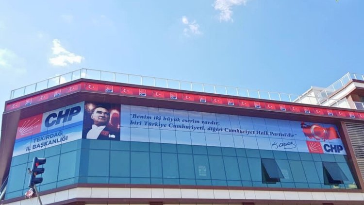 “ÖZGÜR ÖZEL’İN KARARLI LİDERLİĞİNE SONUNA KADAR GÜVENİYORUZ”