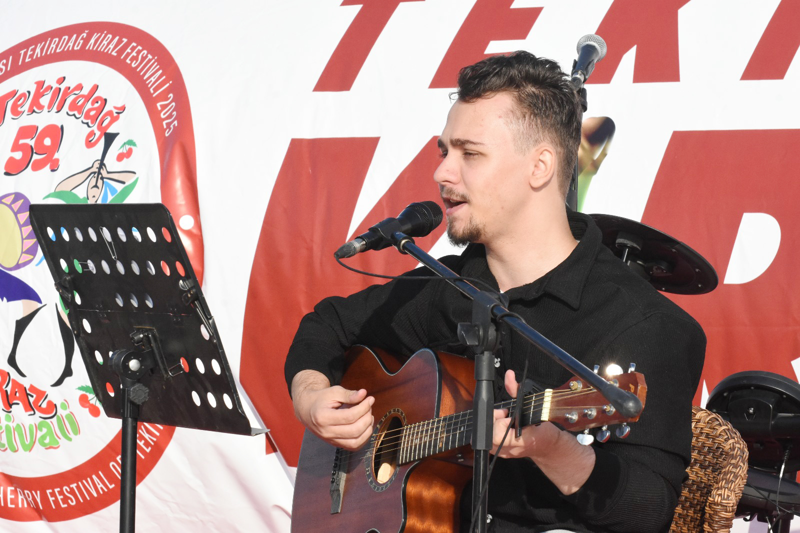 Yerel sanatçılar büyüledi