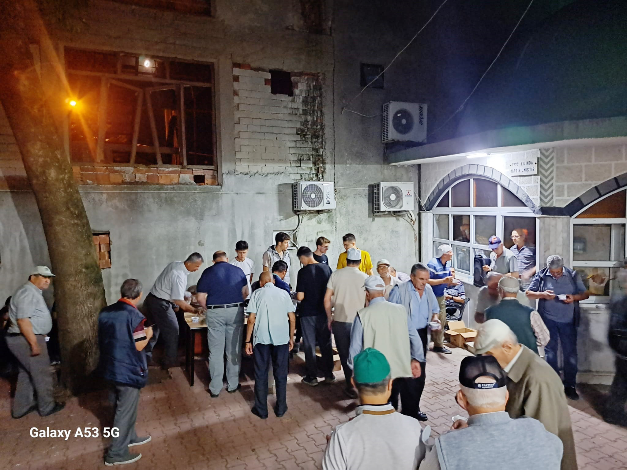 Karacakılavuz’da aşure dağıtıldı
