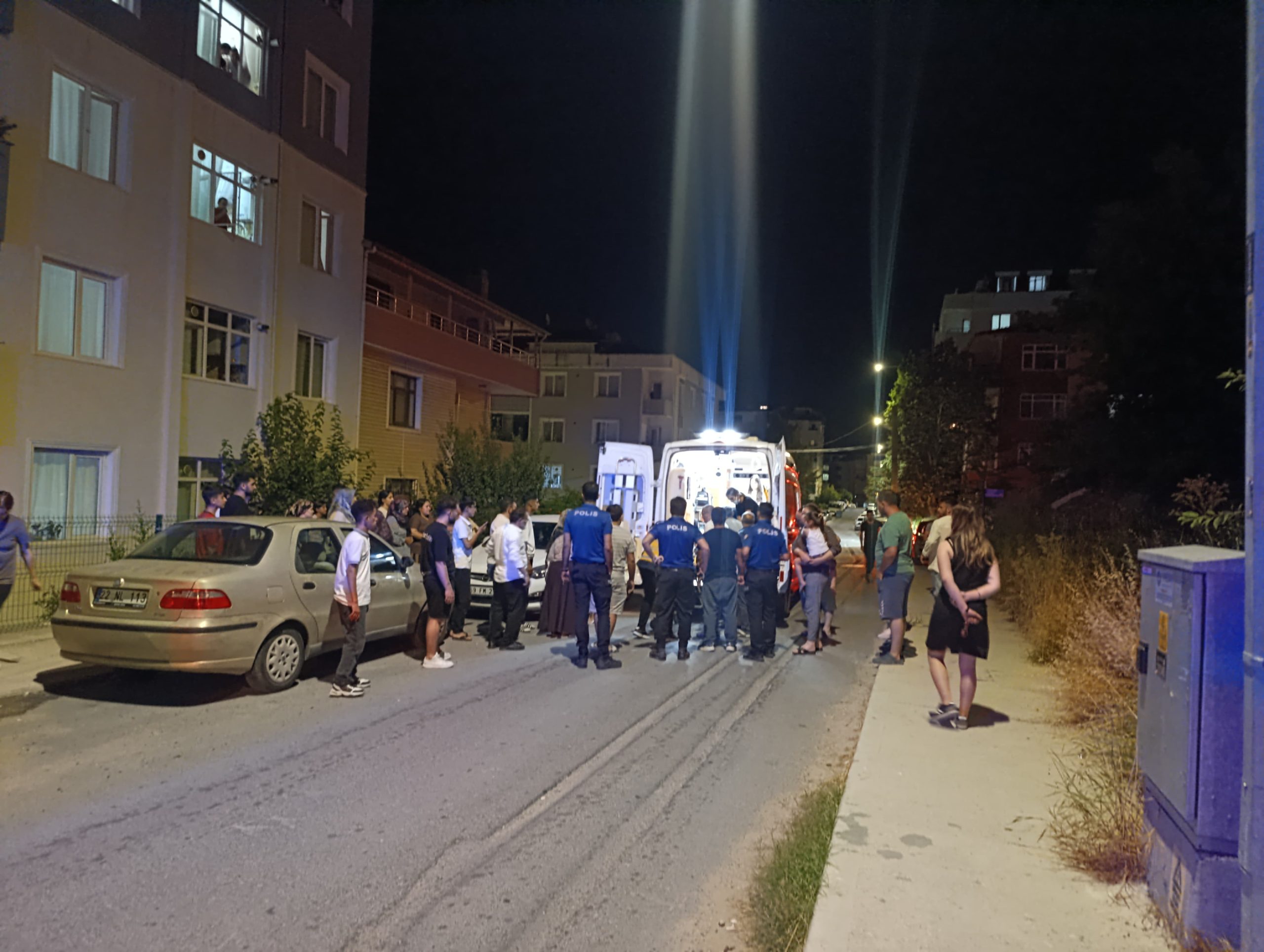 3. kattan düşen çocuk yaralandı