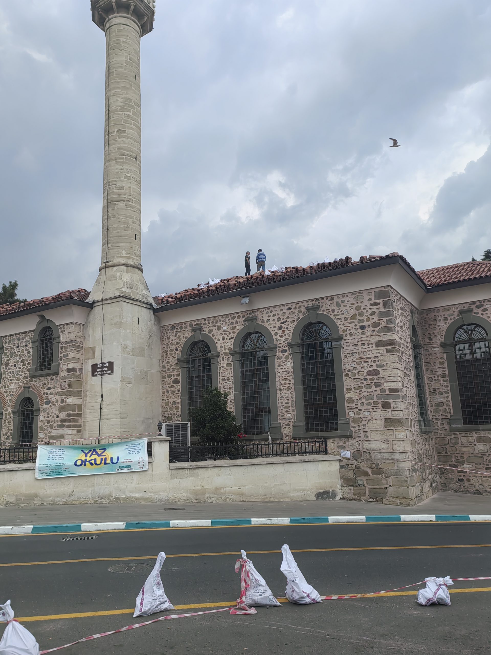 Orta Cami’de çatı onarımı