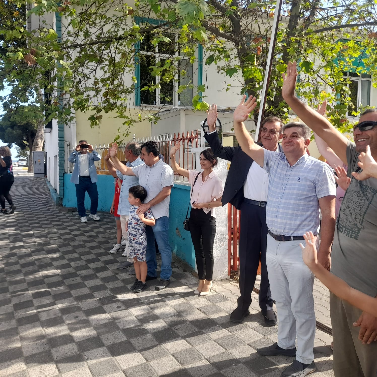 Kaymakam gençleri uğurladı