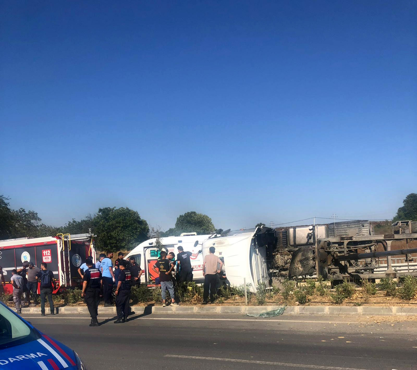 Tekirdağ’da devrilen kamyonun sürücüsü yaralandı