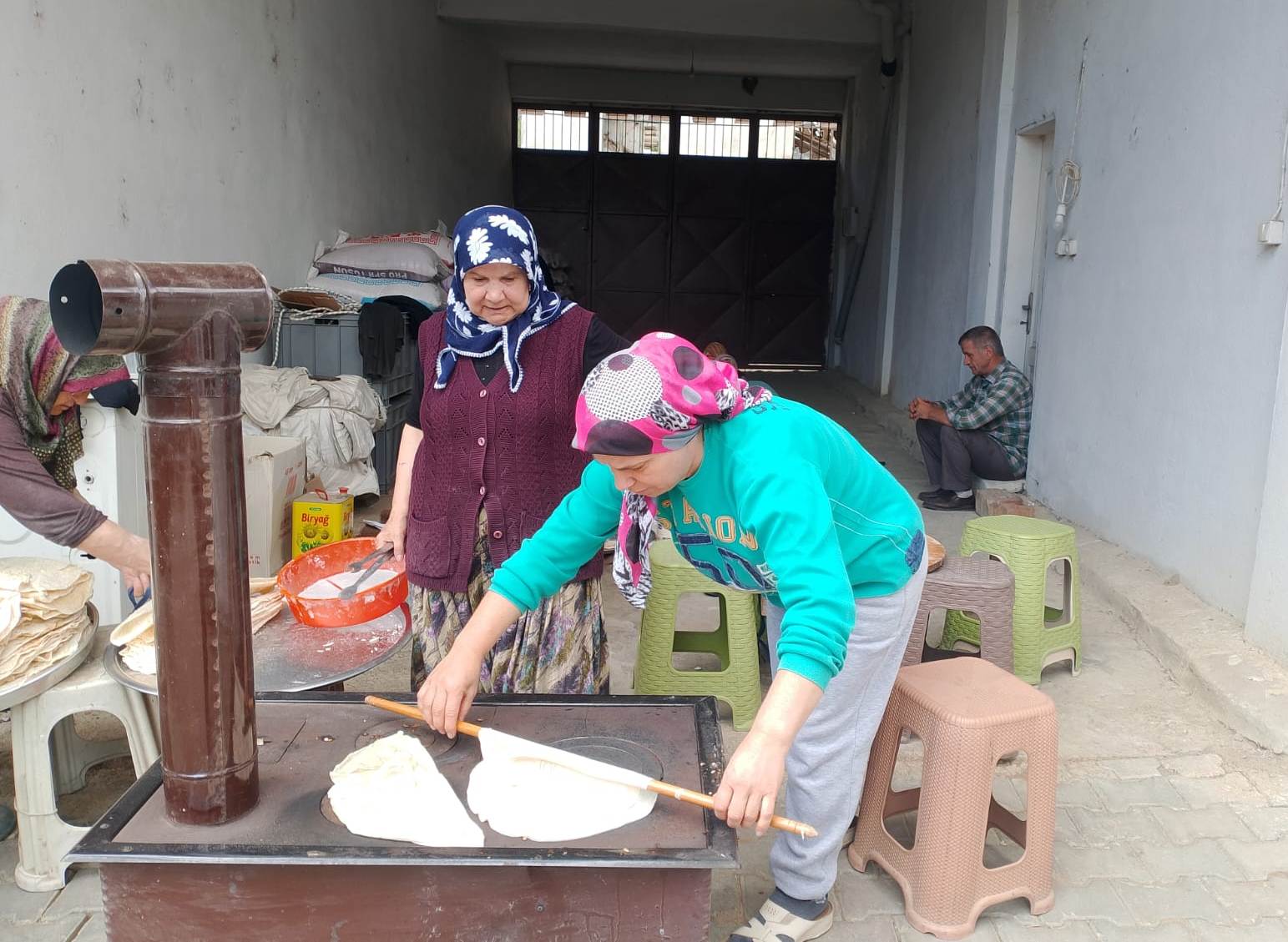 Kadınların kışlık hazırlığı sürüyor