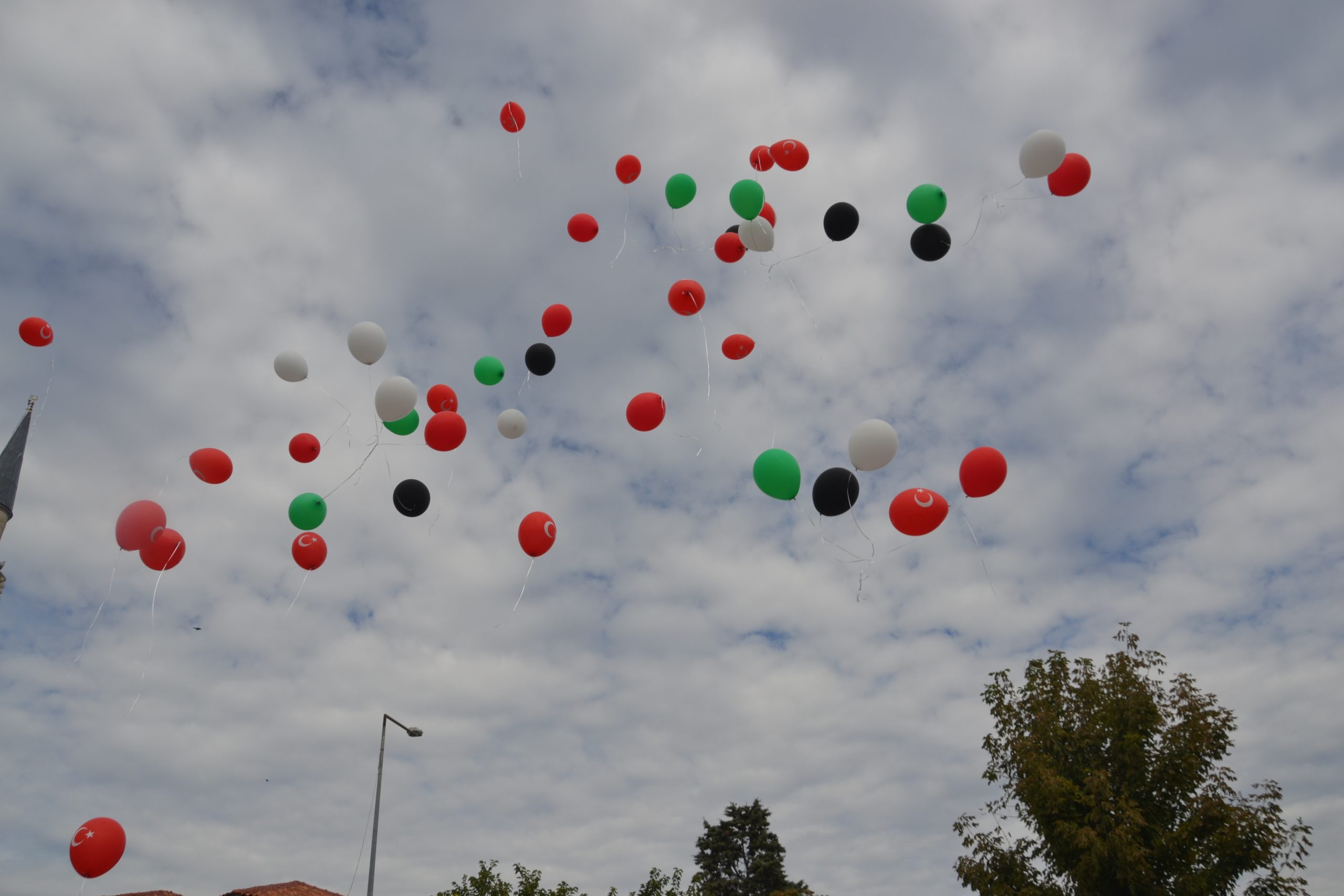 Balonlar, Filistin için havalandı
