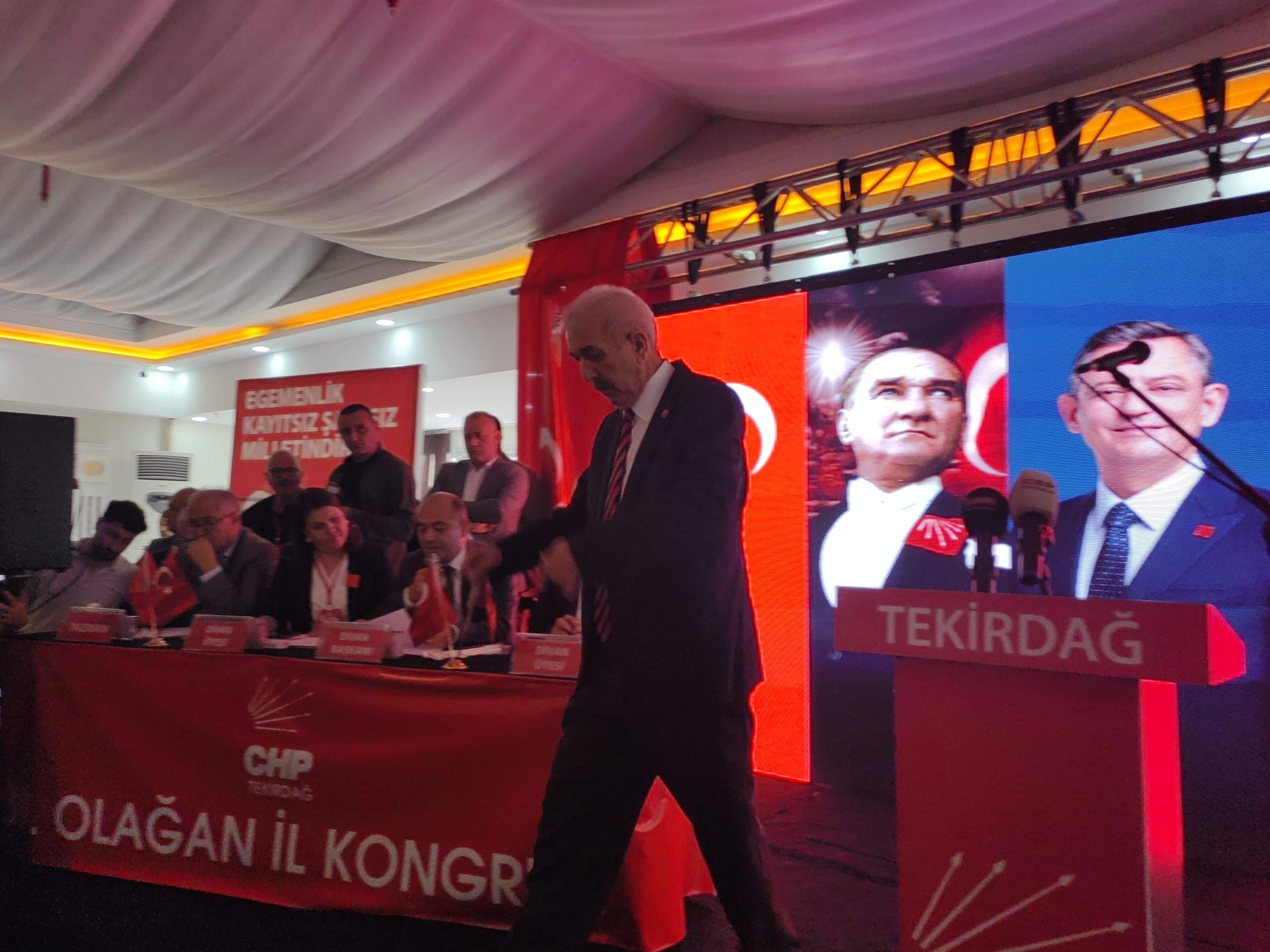 Eski il başkanı ortalığı karıştırdı