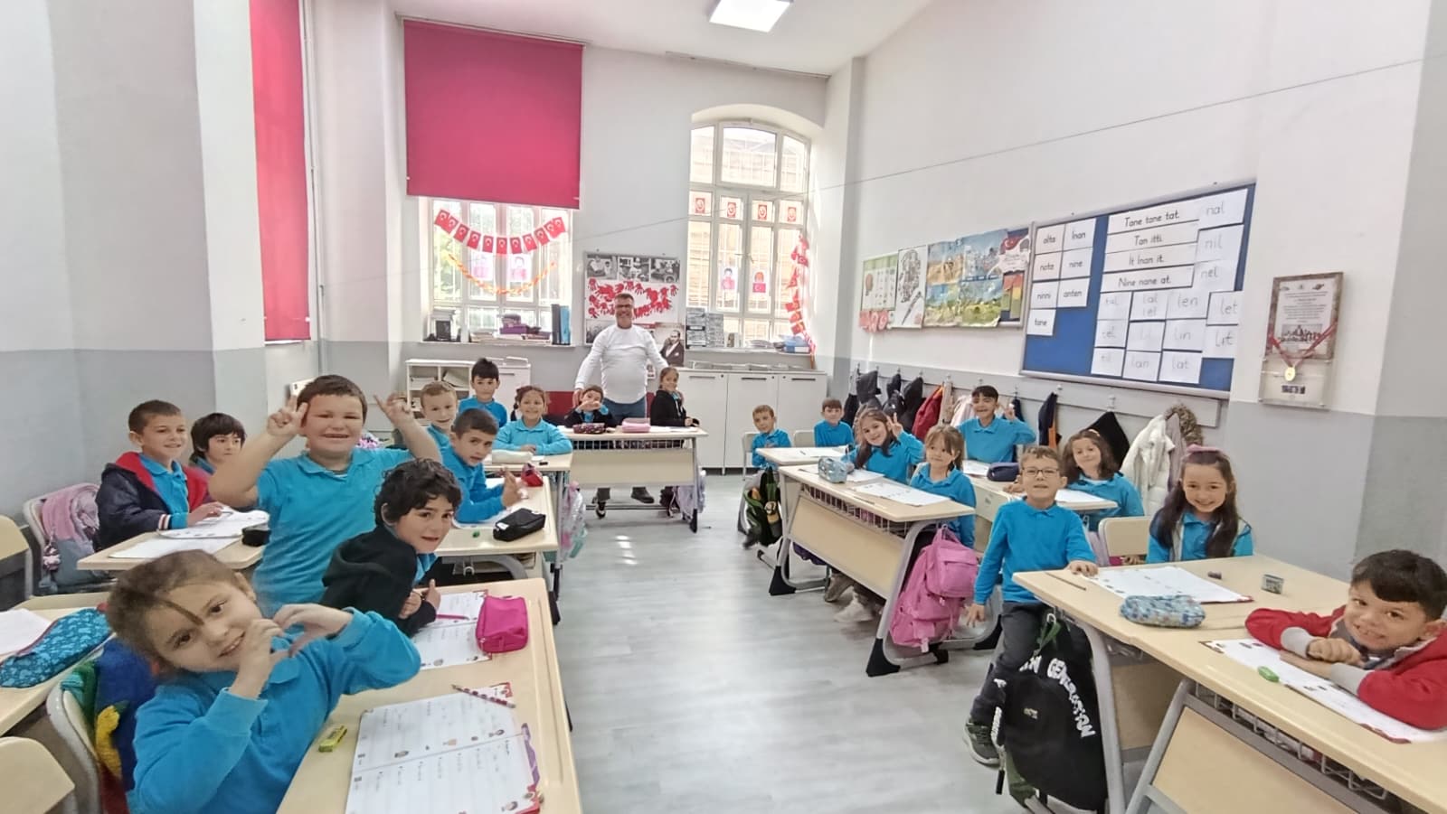 Sınıf Duvarlarını Aşan Öğretmen