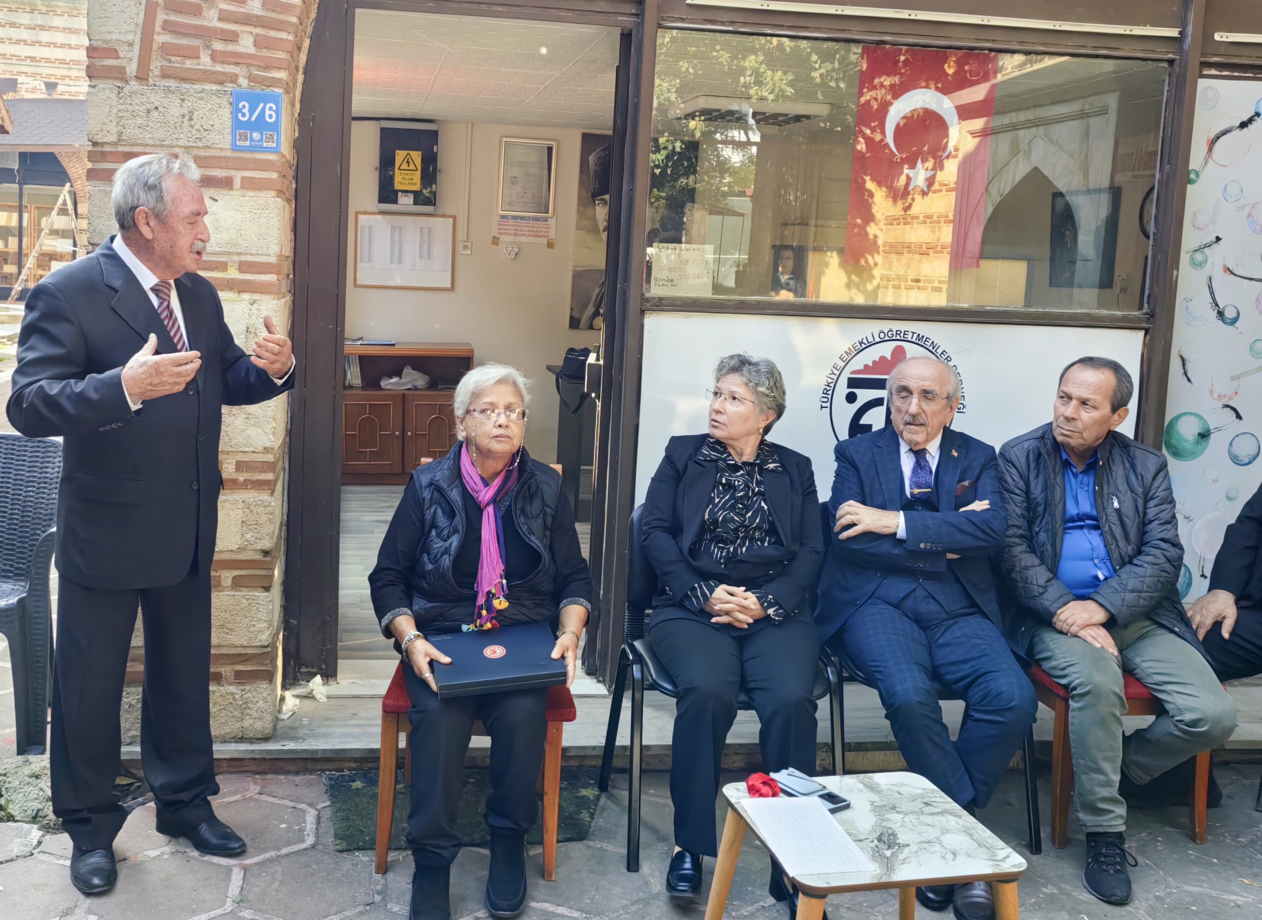 “Öğretmenlerimiz saraylara layık”