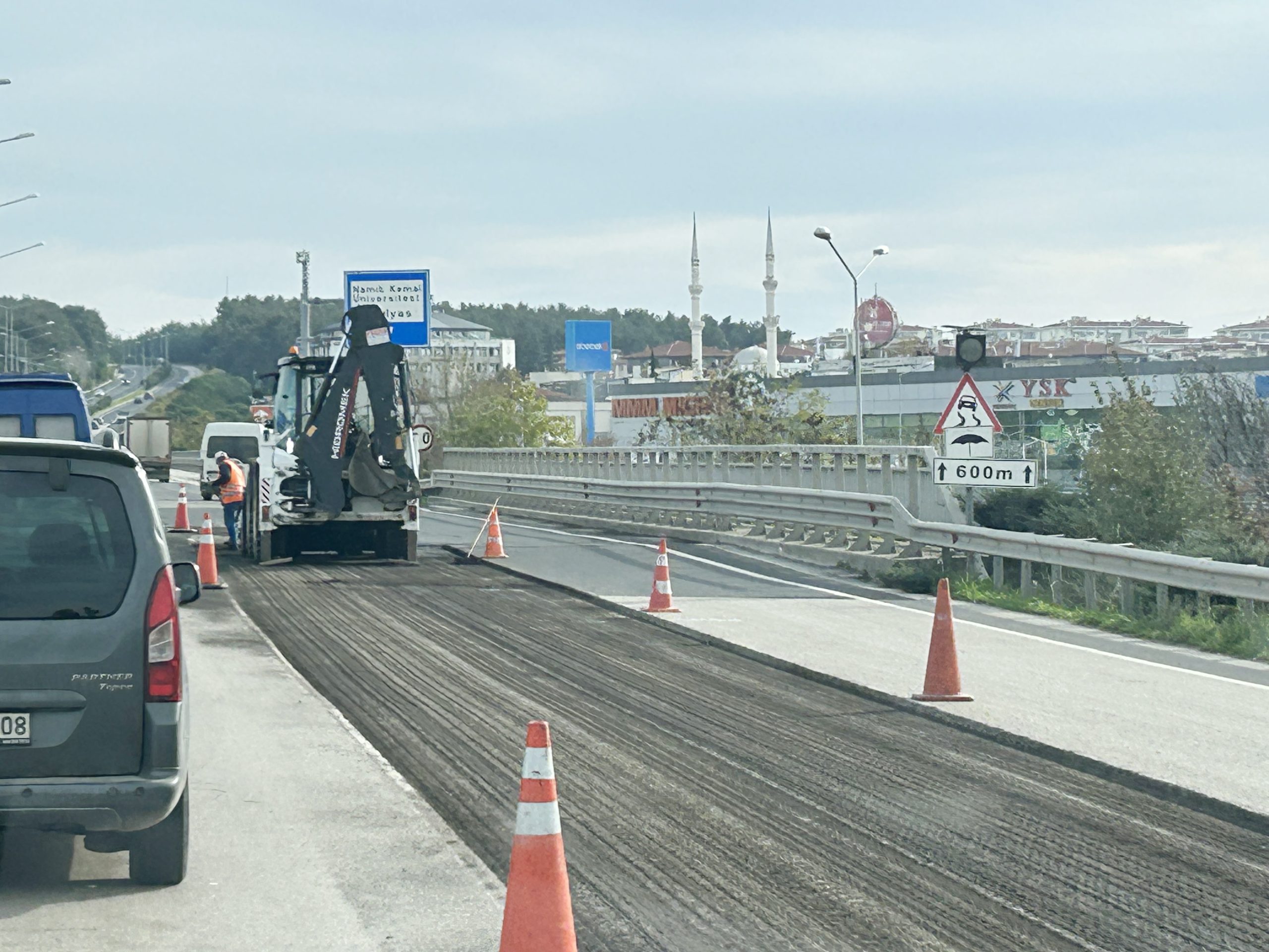Çevre yolunda asfalt çalışması