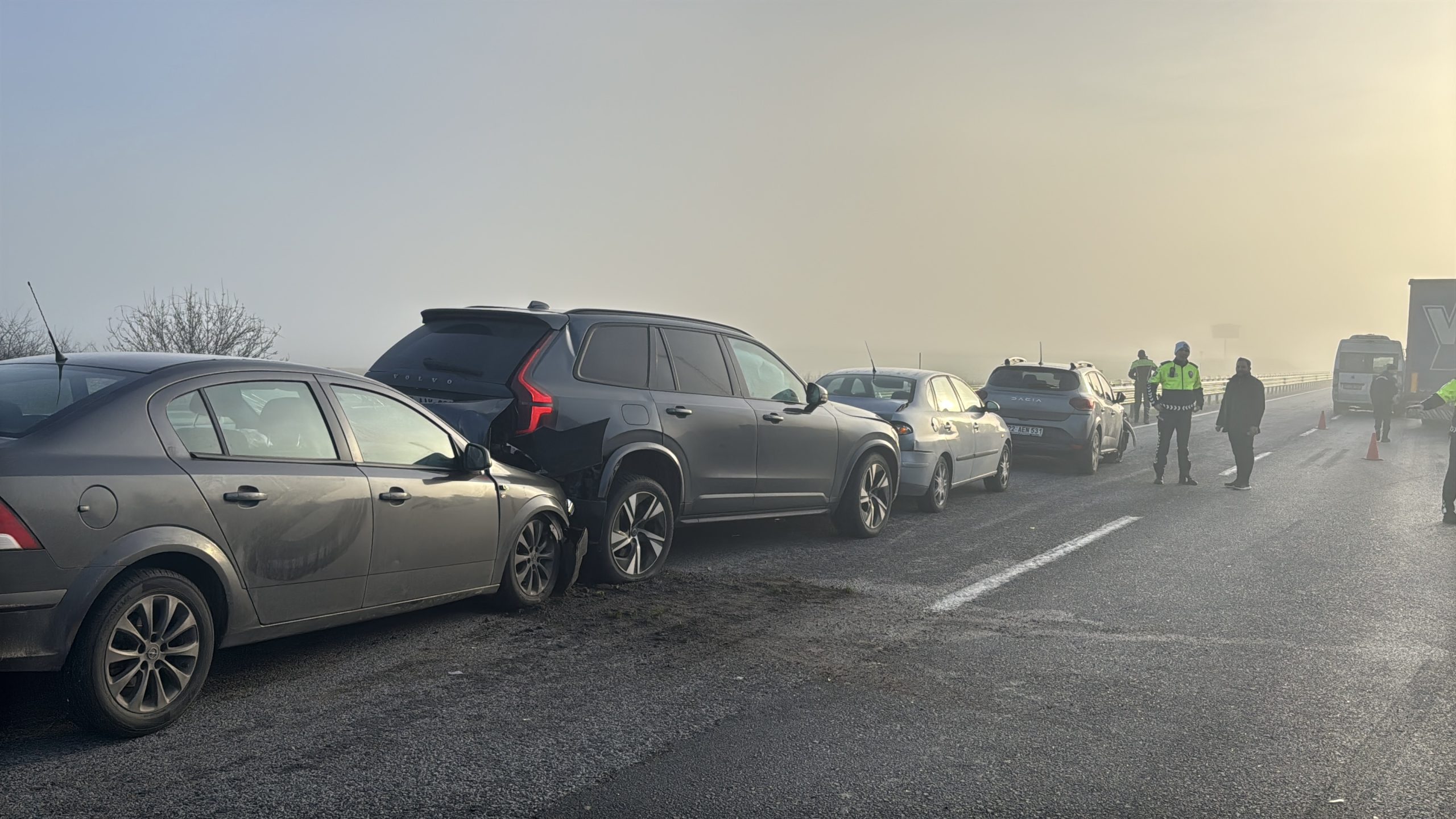 10 aracın karıştığı zincirleme trafik kazası