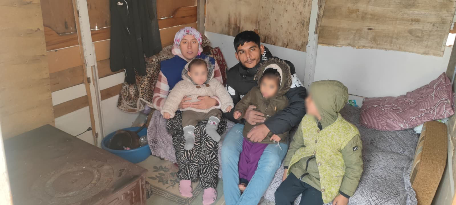 ŞARKÖY’DE BARAKADA YAŞAYAN AİLEYE YARDIM EDİLDİ