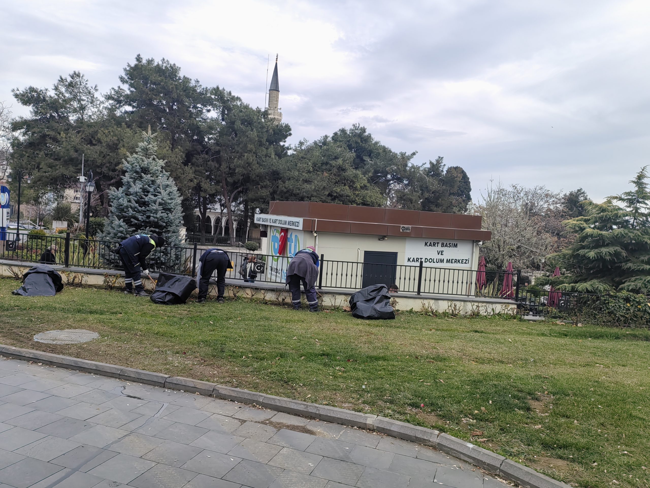 ÇİM BİÇME VE TEMİZLİK ÇALIŞMASI YAPILDI