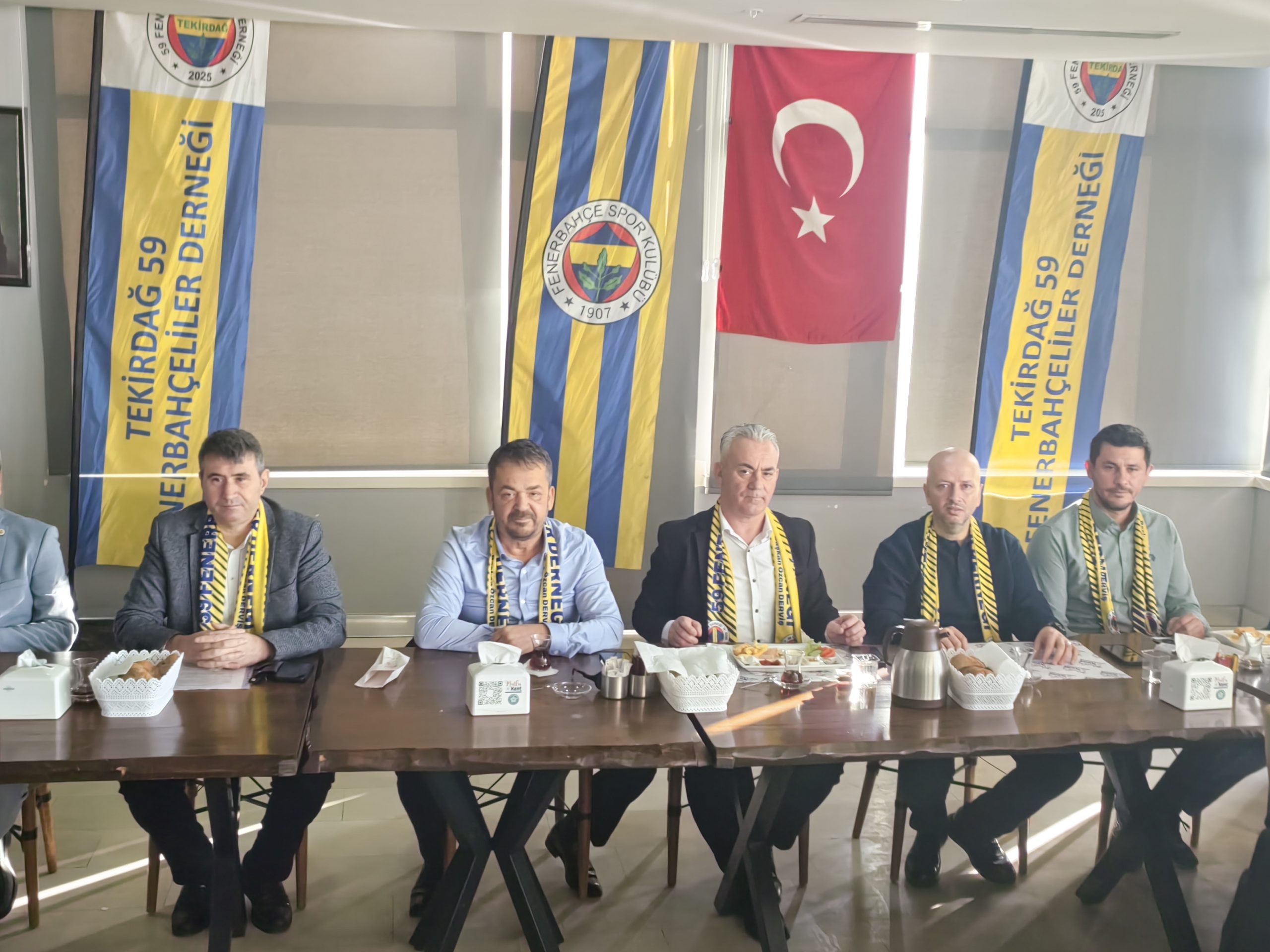 ‘BAŞKANIMIZIN ARKASINDAYIZ’