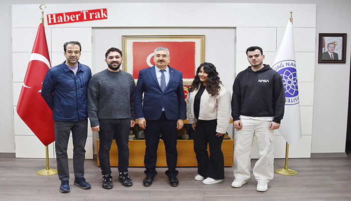 ÖĞRENCİLERİ TEBRİK ETTİ