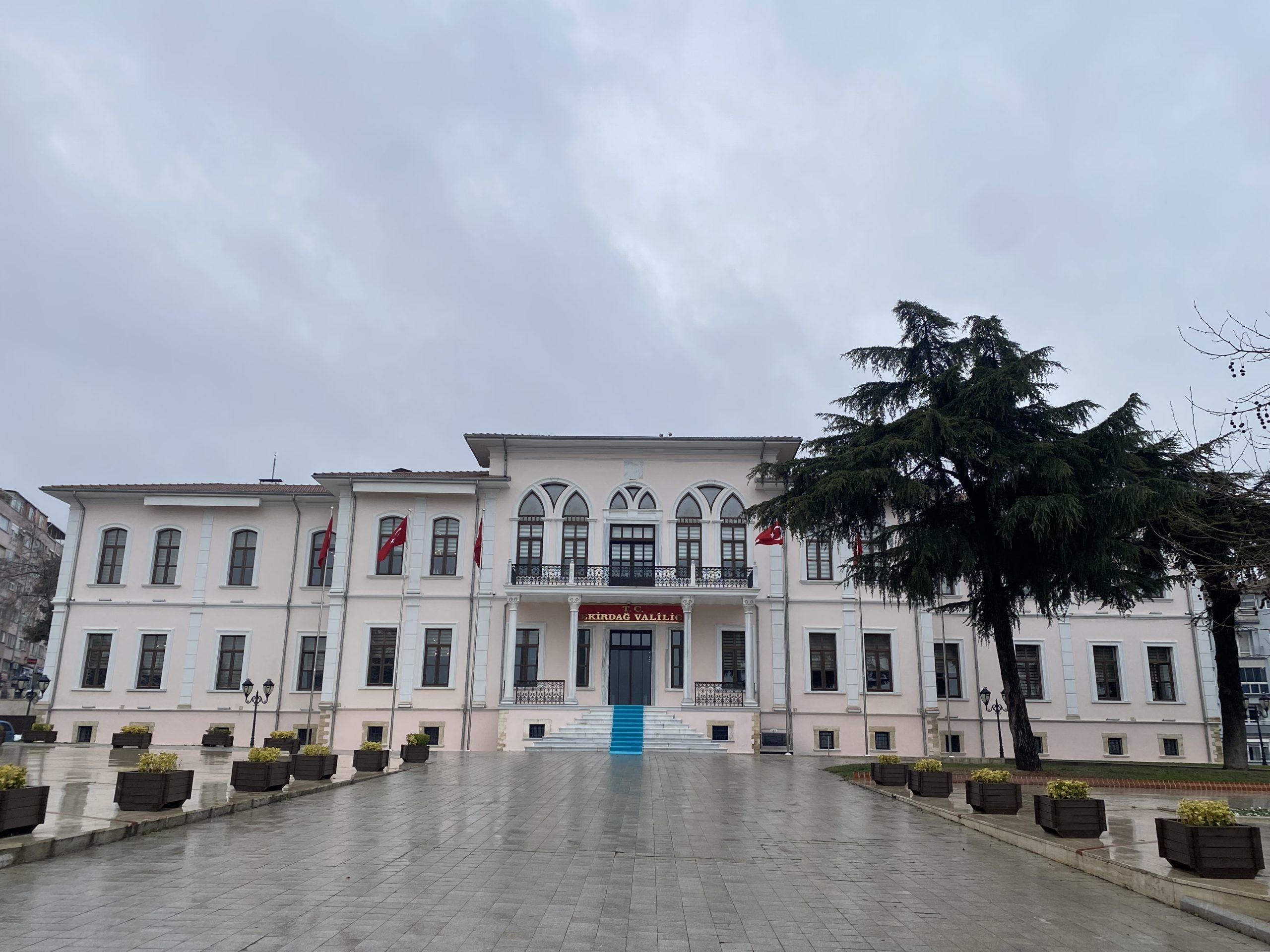Valilikten tüm kamu kurumlarına ihale uyarısı