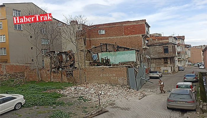 Metruk bina kendiliğinden yıkıldı