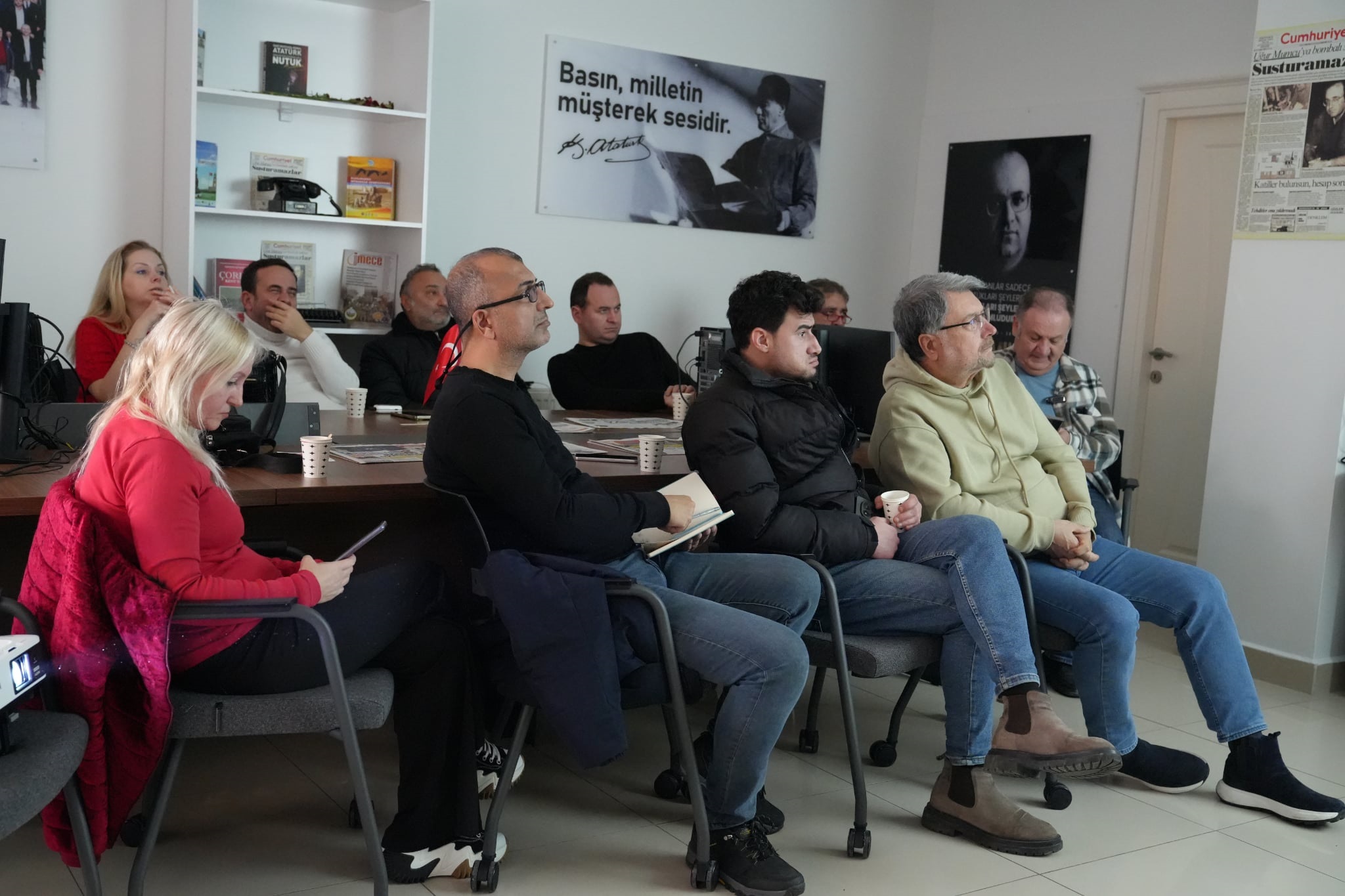 Gazetecilere yapay zekâ eğitimi