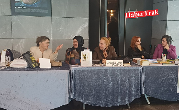 Yazarlar panele renk kattı