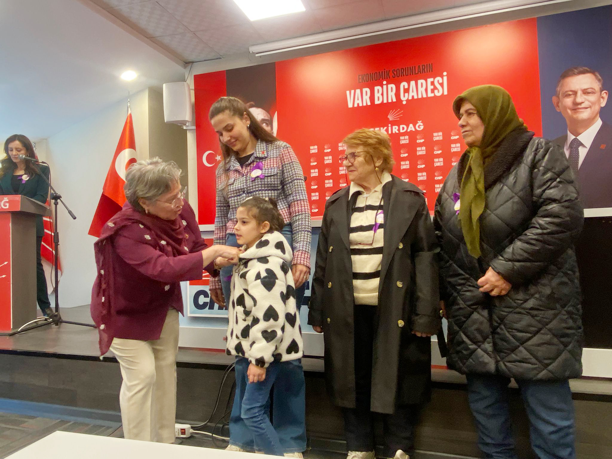 CHP kadınlarla güçleniyor