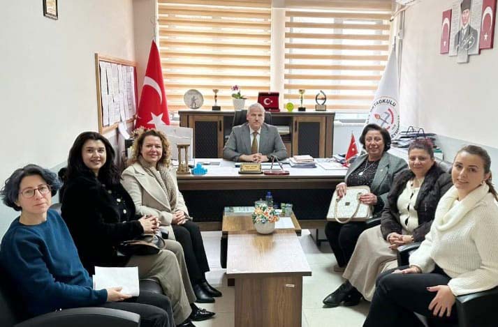 Anneler derneği okulları geziyor