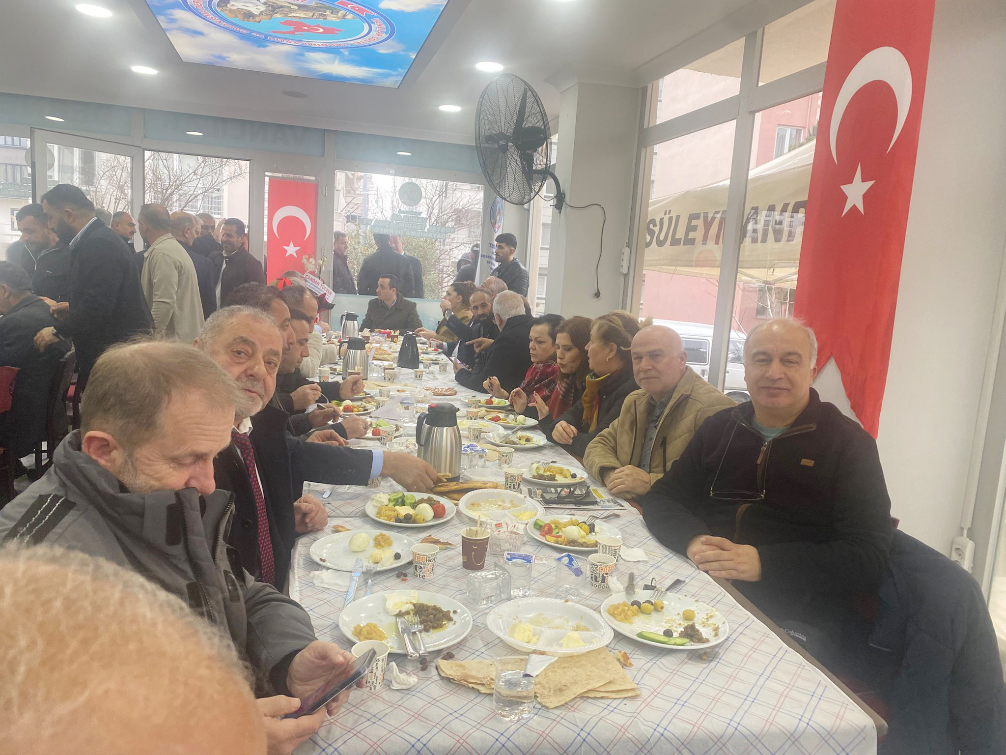 Vanlılar bayram sofrasında buluştu