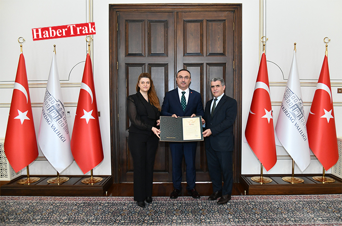 Başarılı personeli tebrik etti