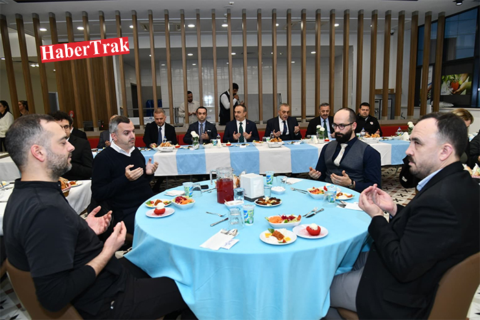 Sağlık çalışanlarıyla iftarda buluştu