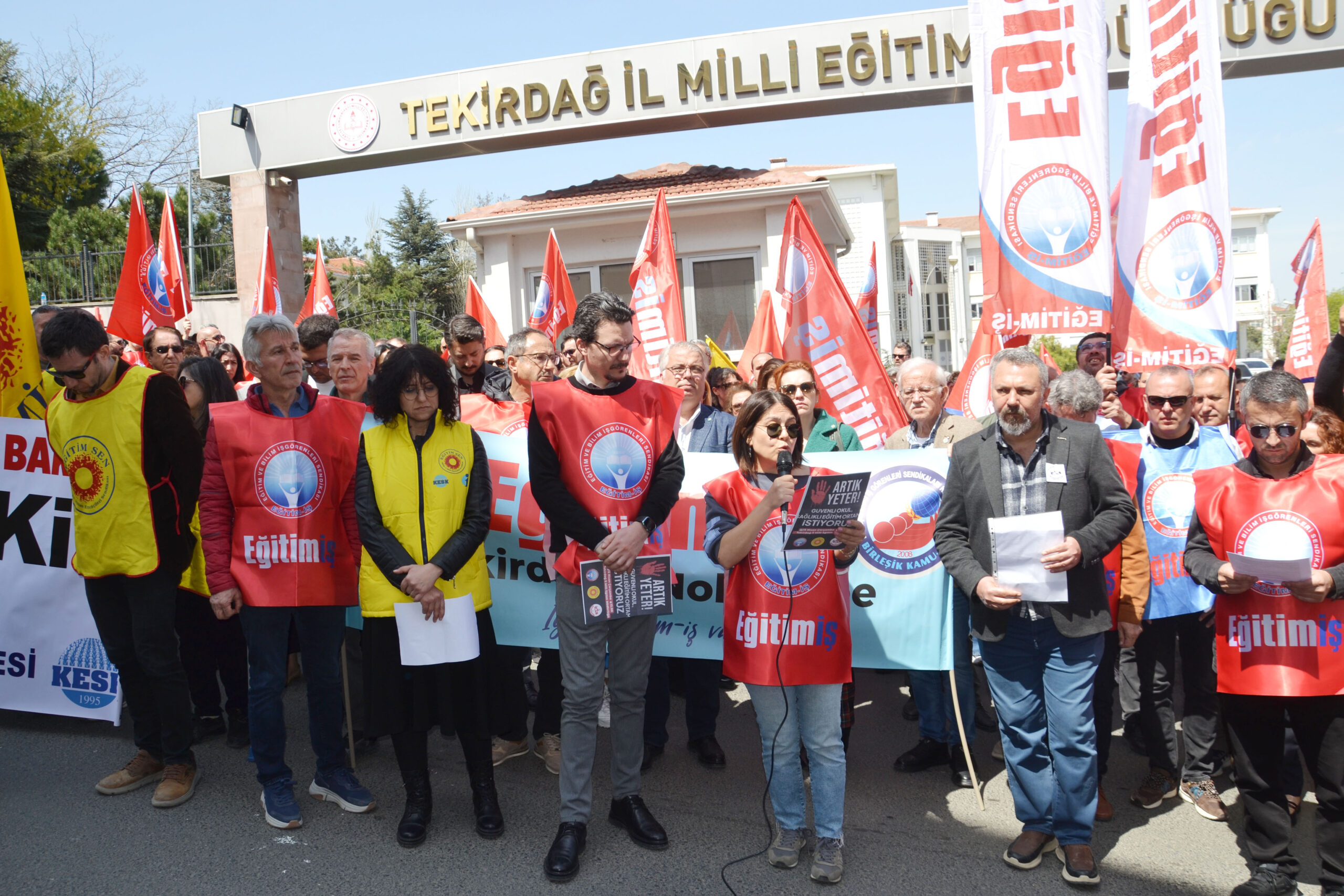 ‘OKULLAR KAN GÖLÜNE DÖNDÜ’