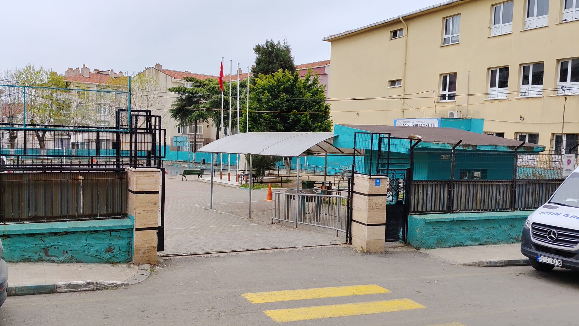 EĞİTİMCİLER BOYKOT ETTİ