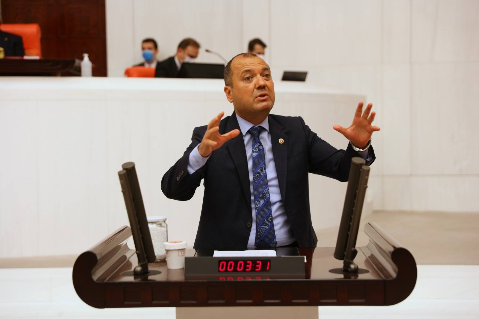 ‘Okullarda kriz derinleşiyor’